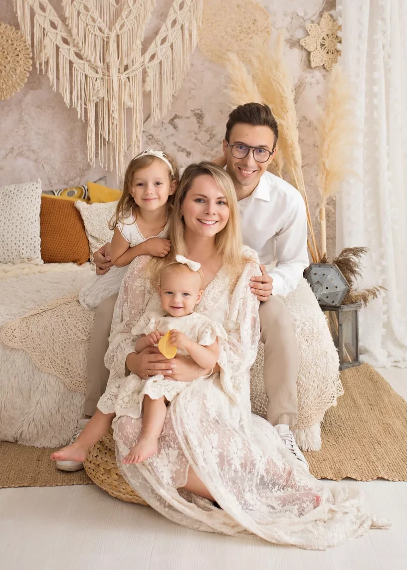 Rodzinna sesja zdjęciowa w stylu boho w studio na Gocławiu w Warszawie